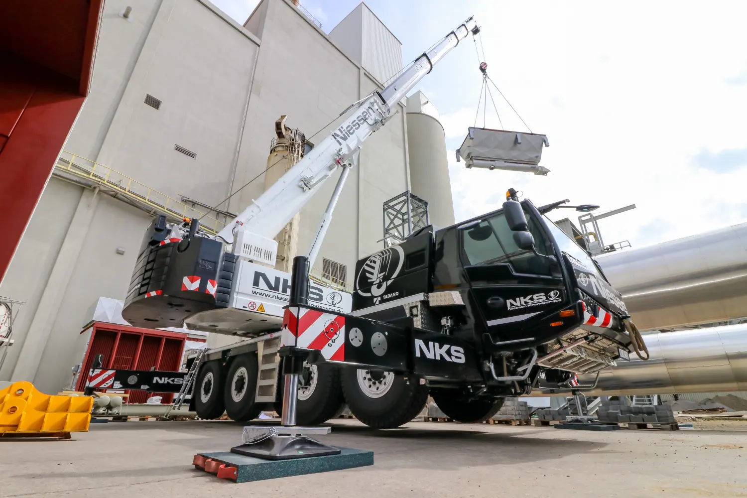 LKW-Ladekranarbeiten von Niessen Kran-Service